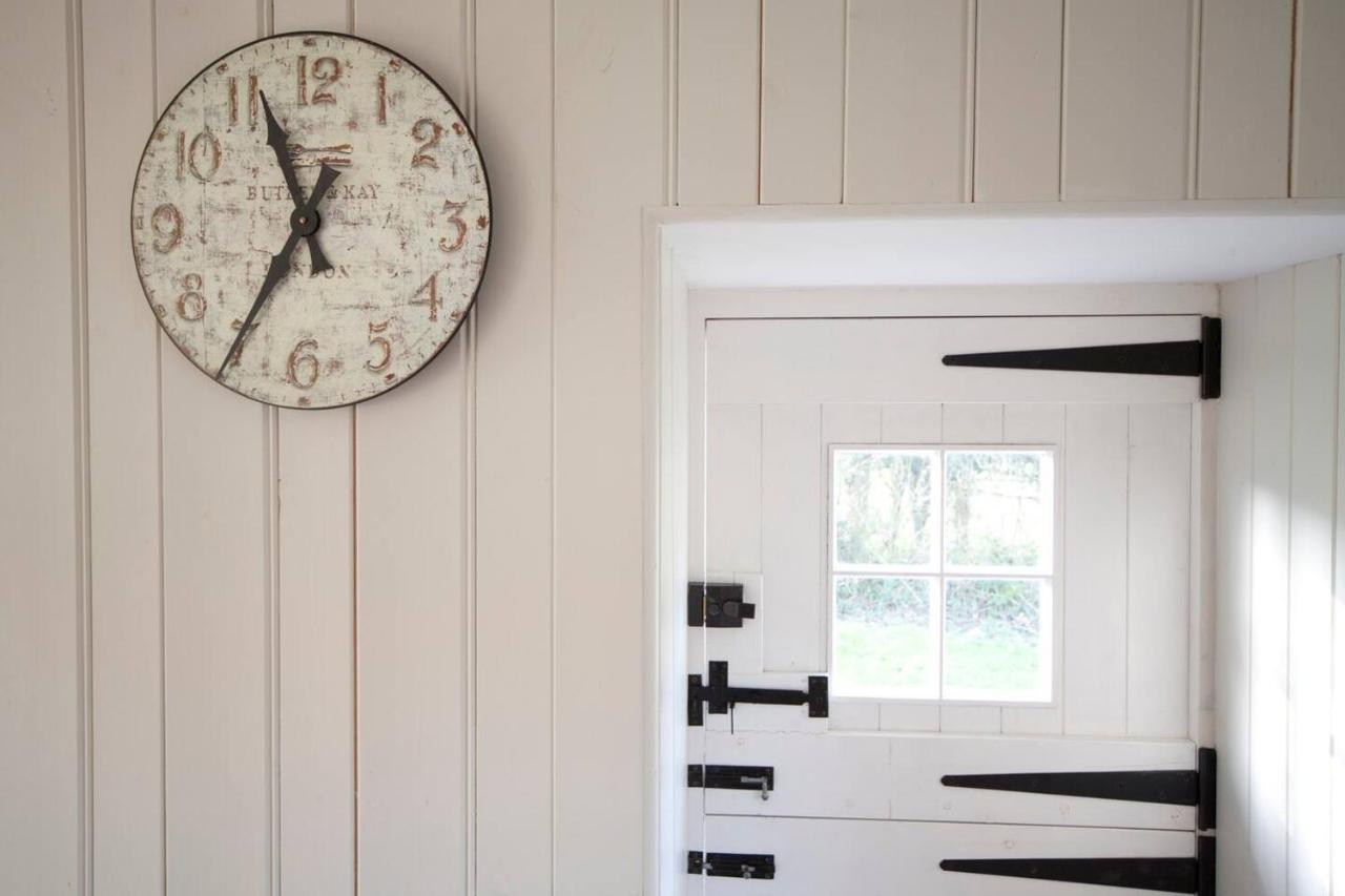 The Lodge: Adorable, Romantic Thatched Cottage Freshwater Eksteriør billede
