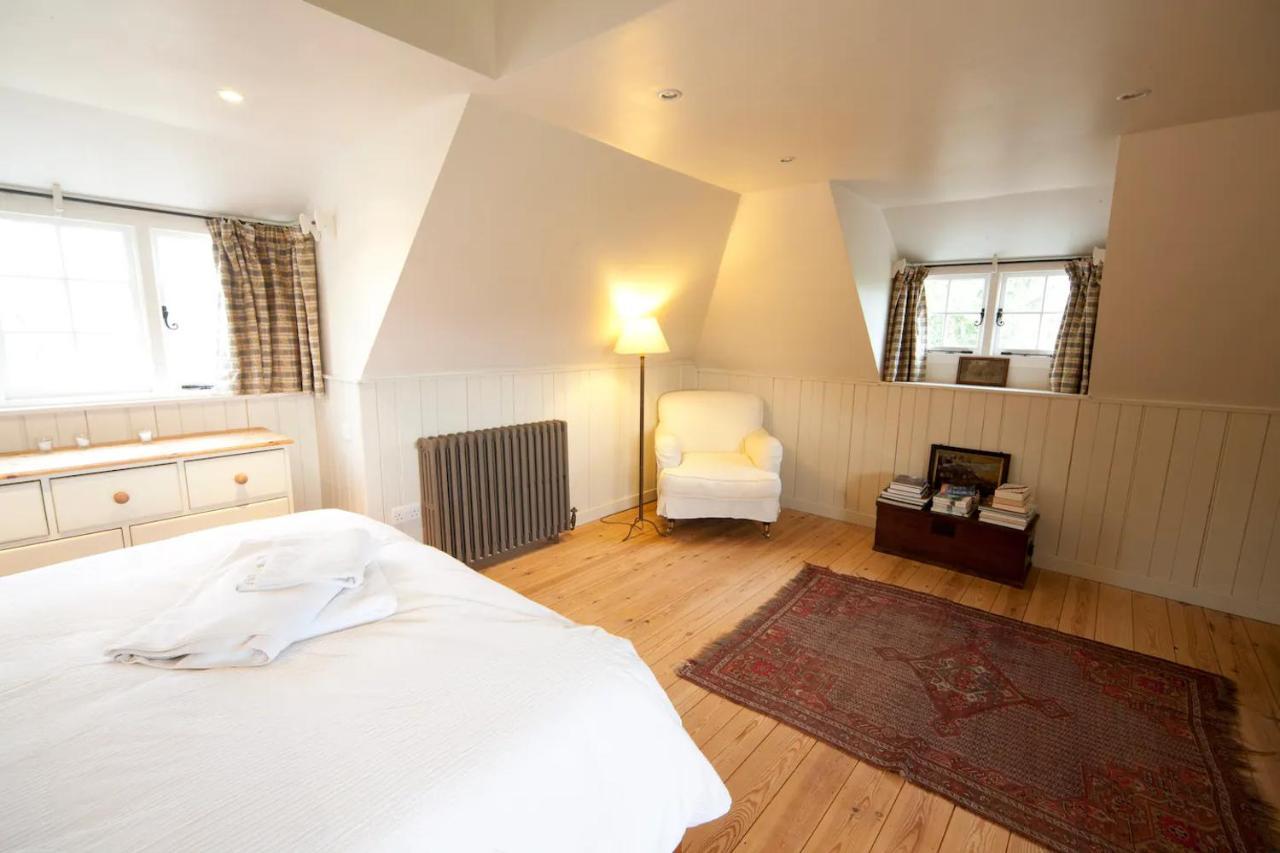 The Lodge: Adorable, Romantic Thatched Cottage Freshwater Eksteriør billede