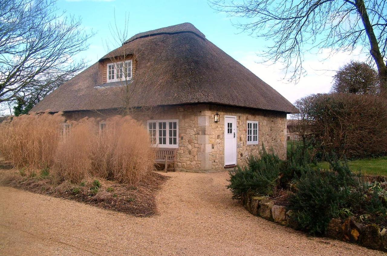 The Lodge: Adorable, Romantic Thatched Cottage Freshwater Eksteriør billede