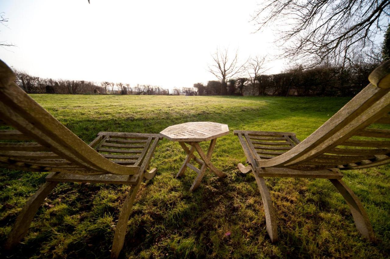 The Lodge: Adorable, Romantic Thatched Cottage Freshwater Eksteriør billede